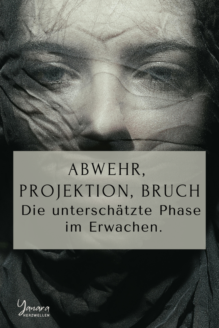 Wenn dein spiritueller Weg plötzlich dunkel wird, bist du nicht gescheitert. Die Schattenphase im spirituellen Erwachen bringt verborgene Anteile ans Licht. Was hinter Identitätskrise, Selbstzweifel und emotionaler Intensität wirklich steckt.