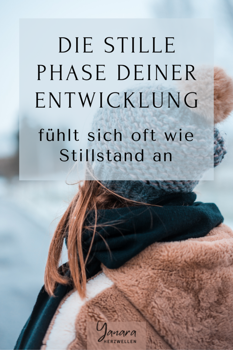 Wenn sich alles still oder leer anfühlt, fehlt oft nicht die Kraft, sondern der gewohnte innere Antrieb. Der Kopf sucht nach Gründen, doch etwas in dir möchte gerade nicht gelöst, sondern wahrgenommen werden. Dieser Text begleitet dich durch die Phase des Innehaltens, dem Moment, in dem neue Orientierung entsteht.
