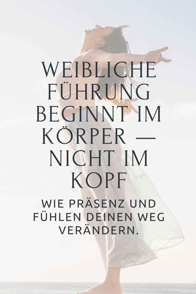 Weibliche Führung entsteht aus Körperweisheit, Präsenz und Fühlen. Dieser Artikel erklärt, warum Klarheit aus dem Körper kommt und wie du Zugang zu deiner tiefsten Wahrheit findest.